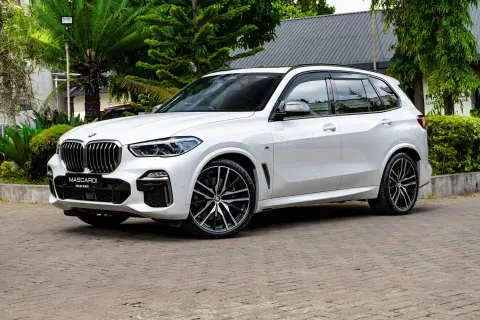 BMW X5 M50i